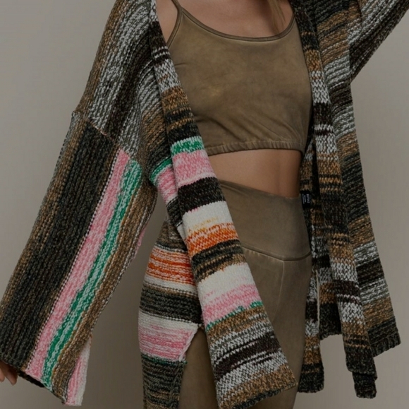 ADVENTURES CARDI - Picture 4 of 7